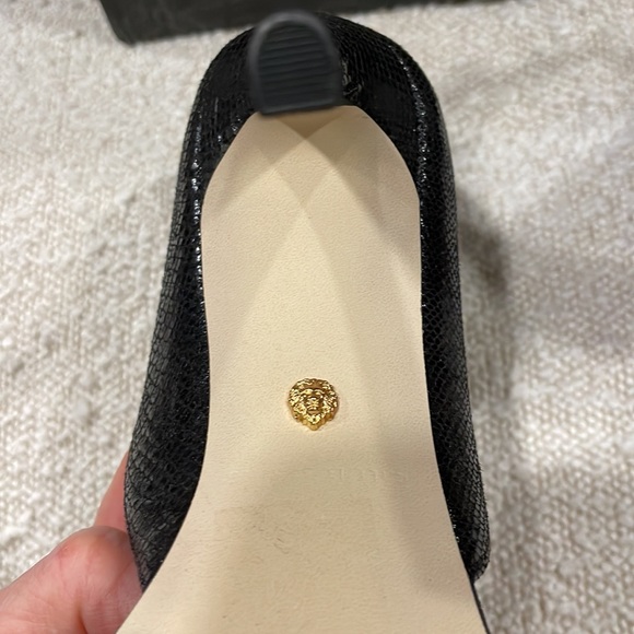 Call it spring Disney Lioness black ankle strap pumps - Picture 4 of 8